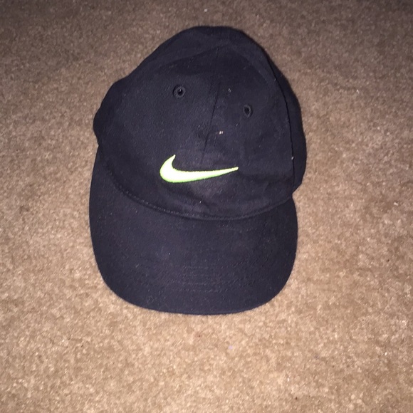 nike smile hat